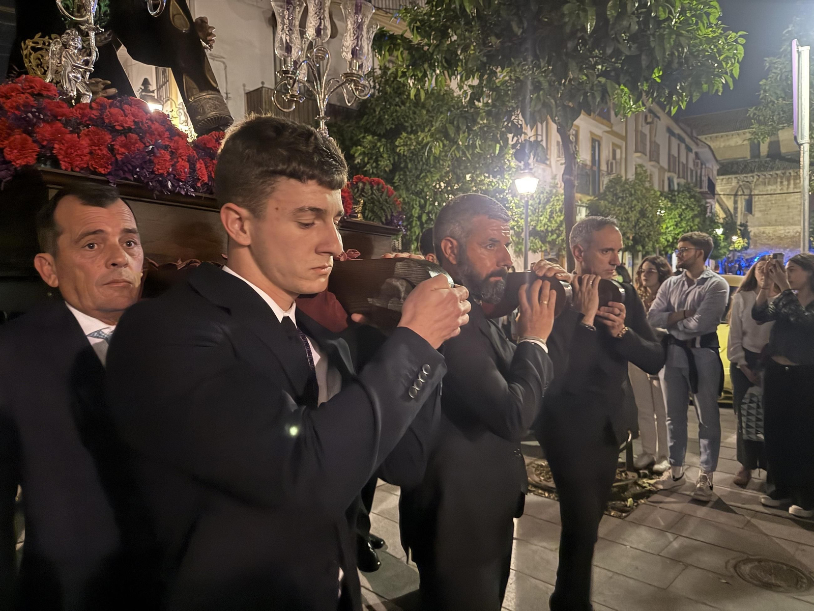 Las mejores fotos de un Viernes de Dolores de vía crucis como prólogo de la Semana Santa de Córdoba