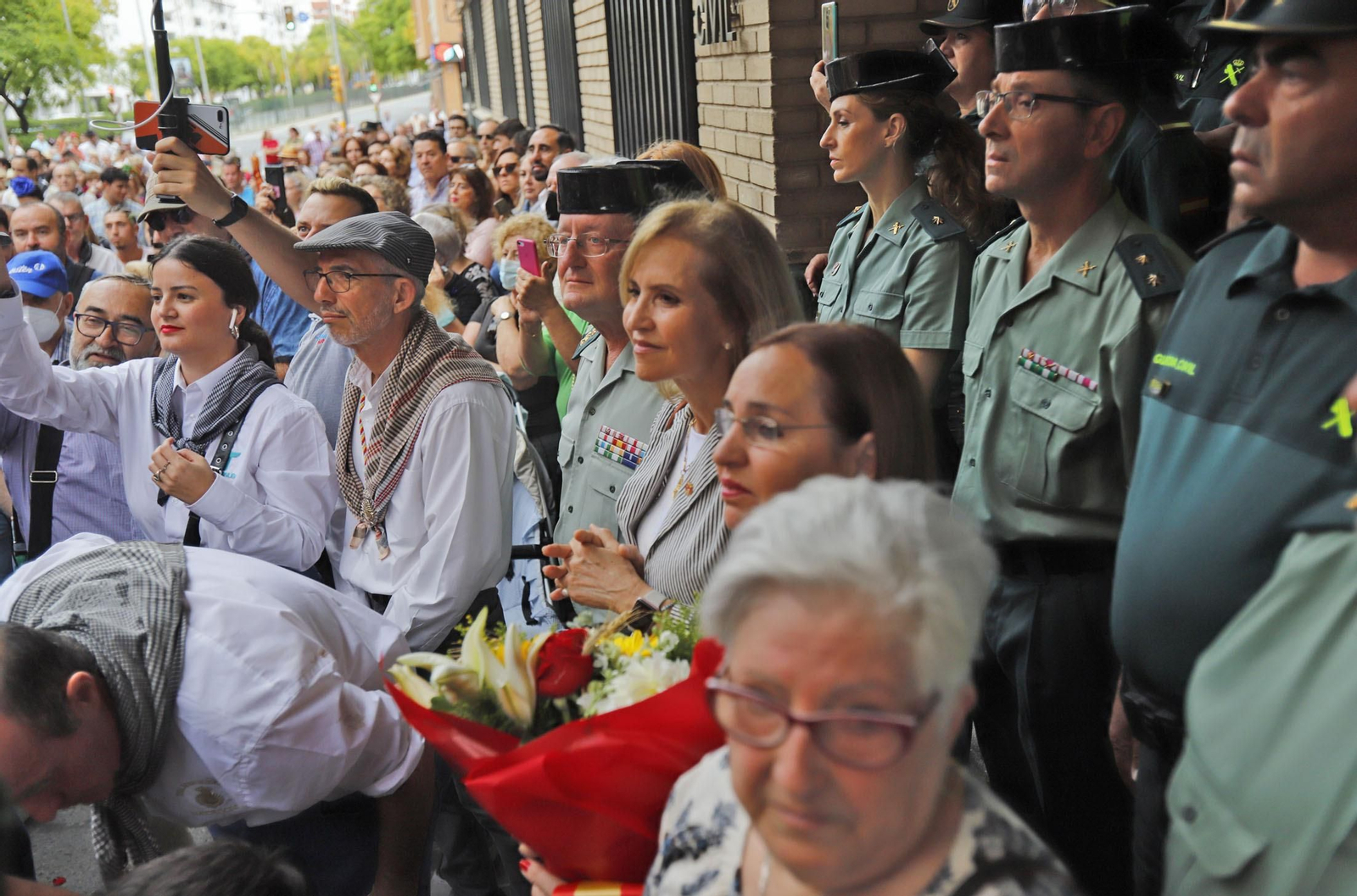 Imágenes de Emigrantes en la Comandancia de la Guardia Civil