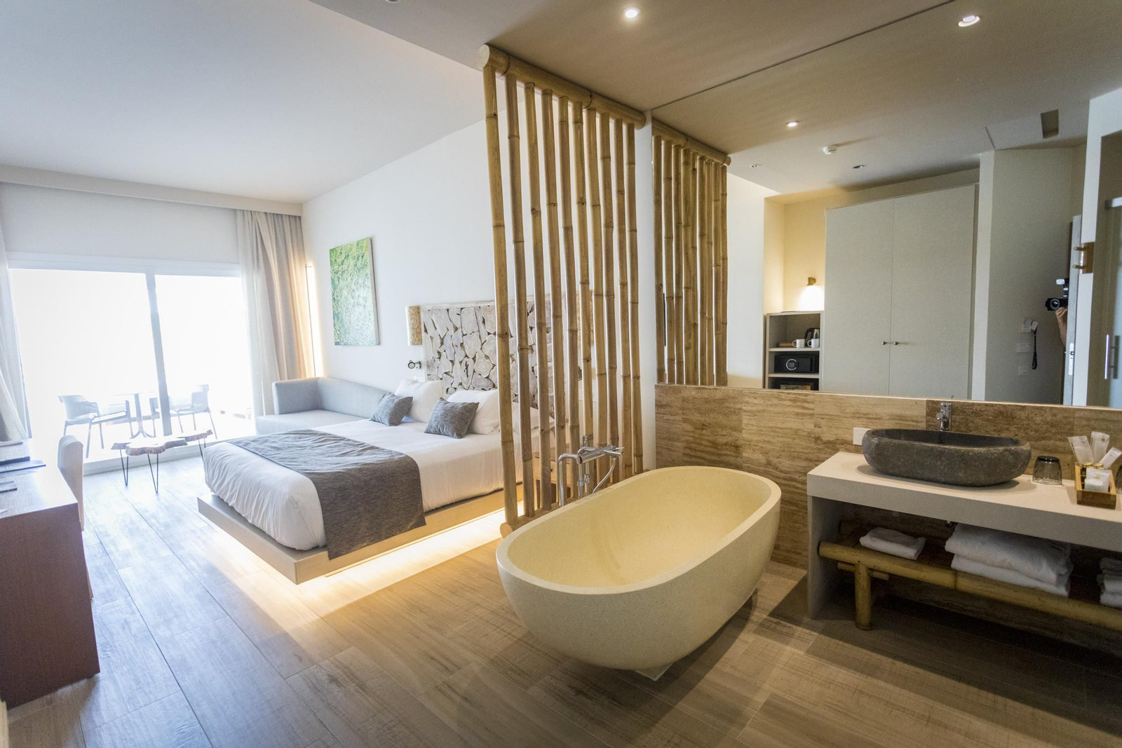 El hotel Zahara Beach & Spa, en imágenes