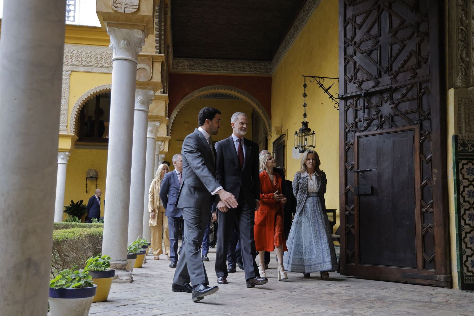 Felipe VI visita la exposición en homenaje a la duquesa de Alba