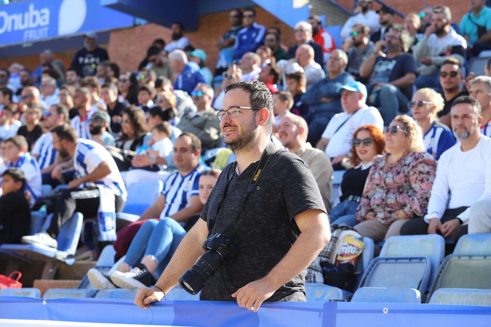 Imágenes del gran ambiente en el Nuevo Colombino para ver el  Recre-Burgos