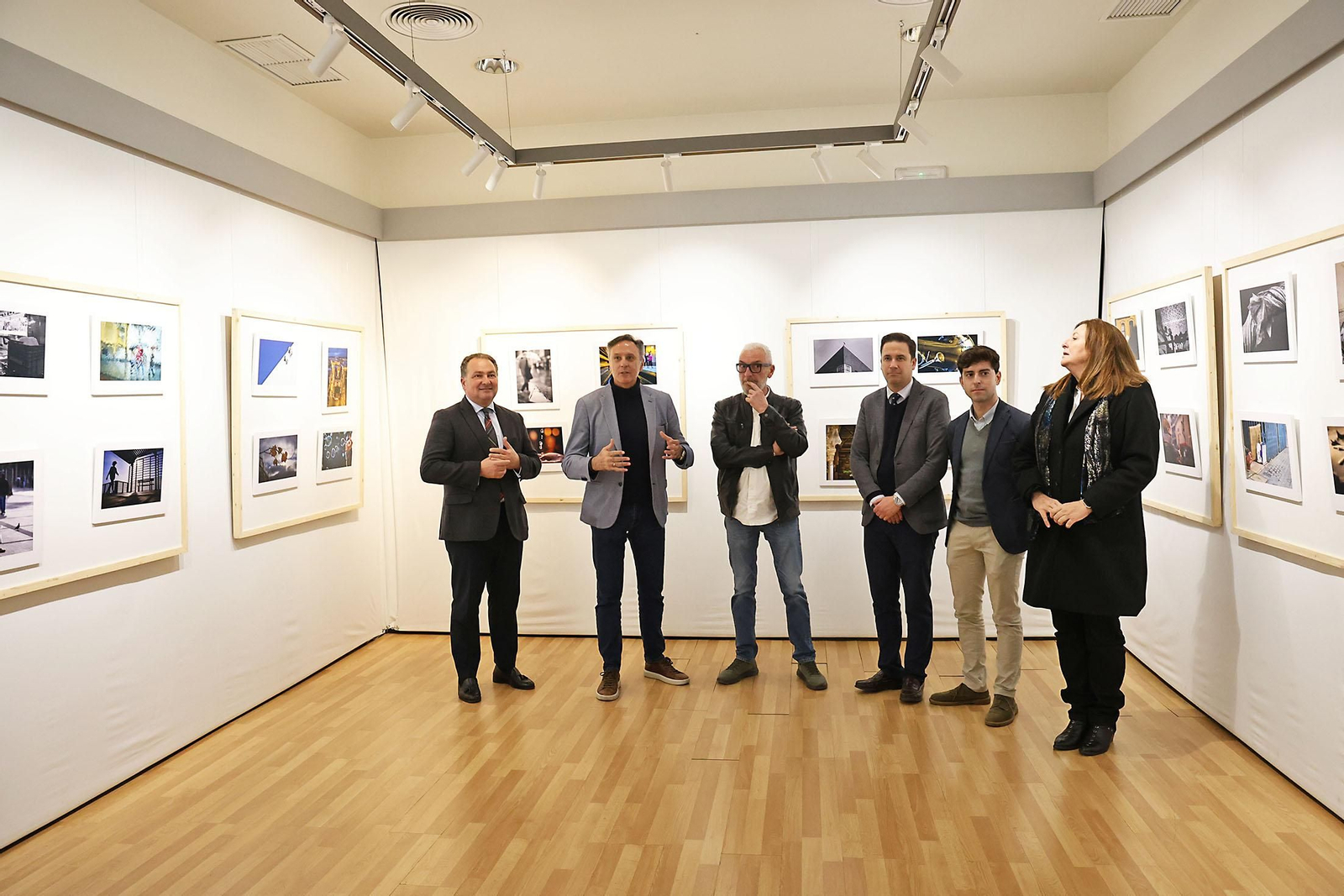 Imágenes de la exposición fotográfica 'Retratos de mi ciudad' de Julián Pérez