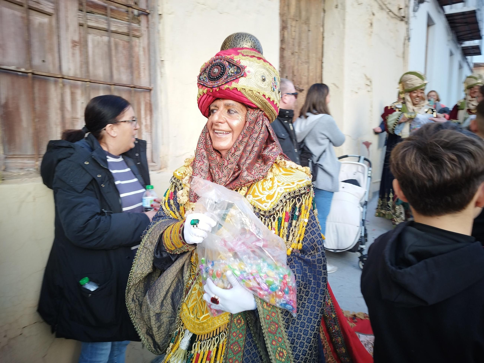 Las calles de Vélez-Málaga se llenan para recibir a los Reyes Magos