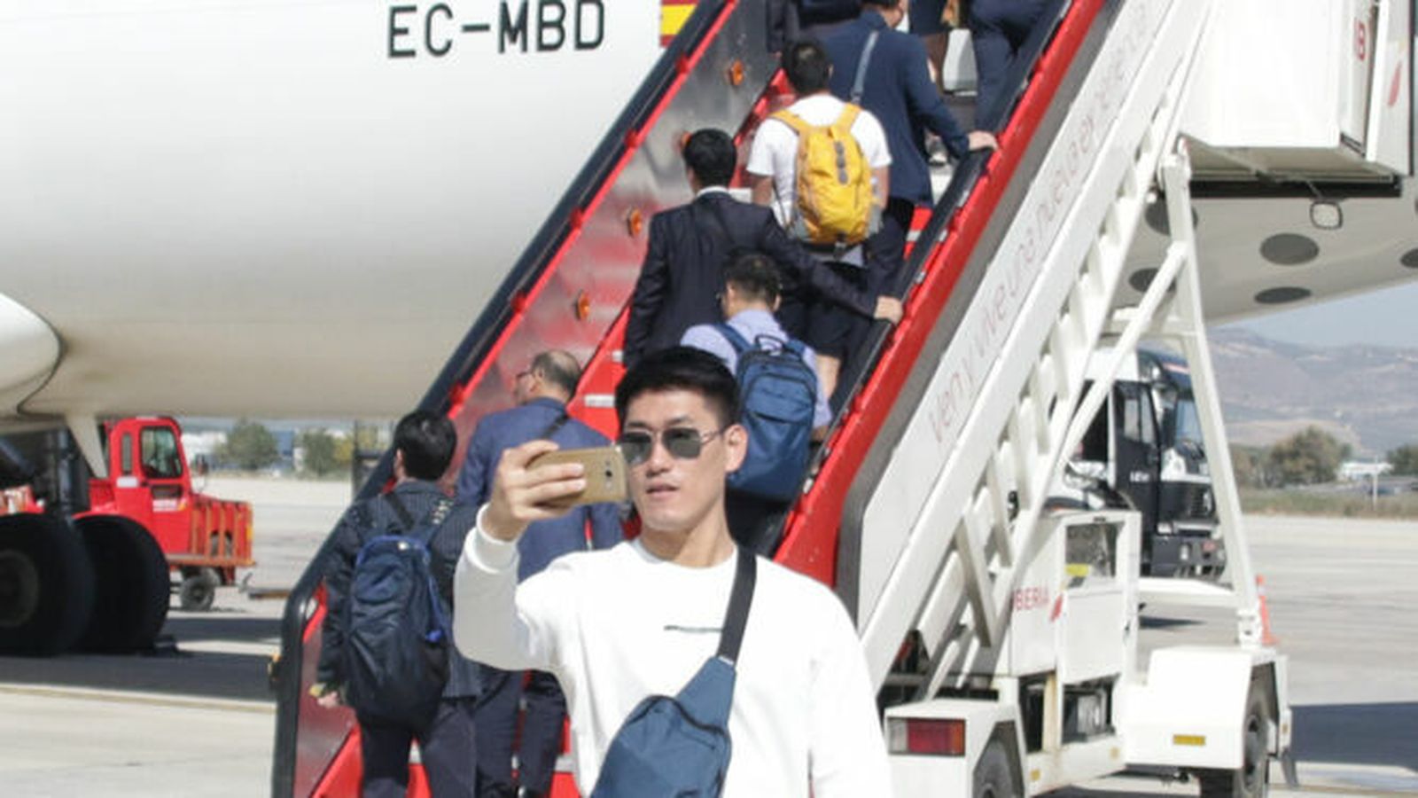 El aeropuerto resiste a la llegada del AVE: suben los pasajeros a Madrid