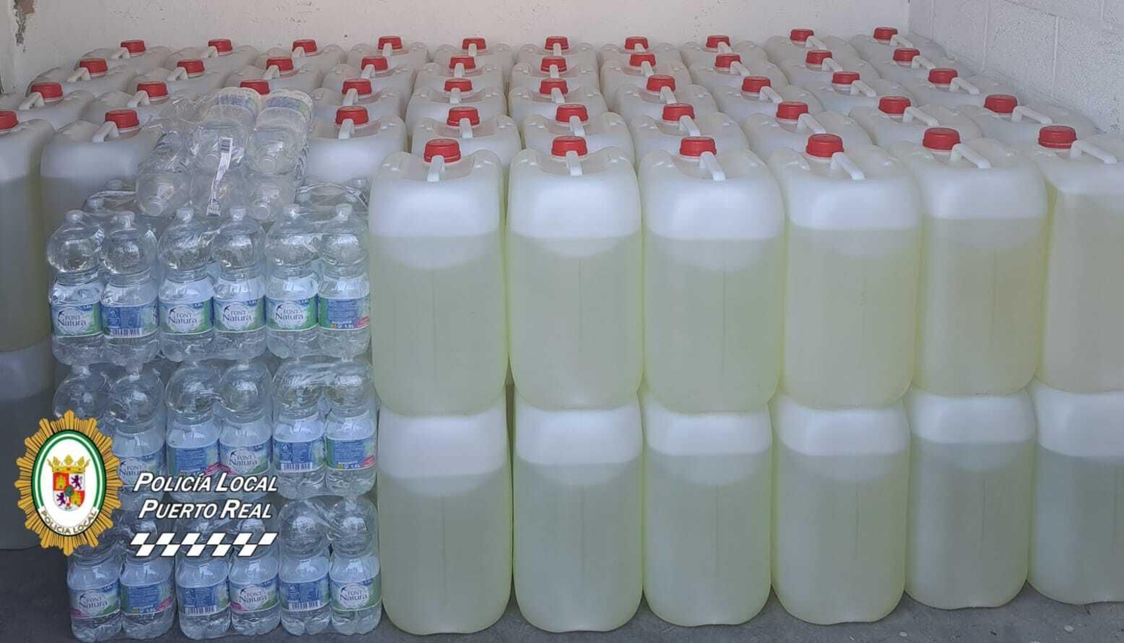 Bidones de gasolina que se transportaban en la furgoneta