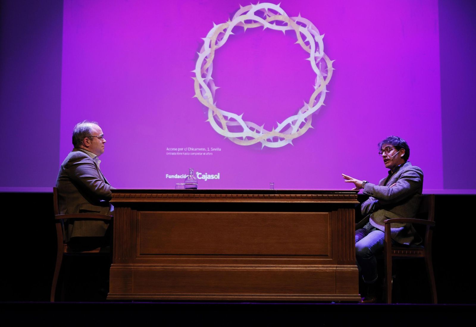 Las imágenes de la tertulia "Dialogos de Cuaresma"