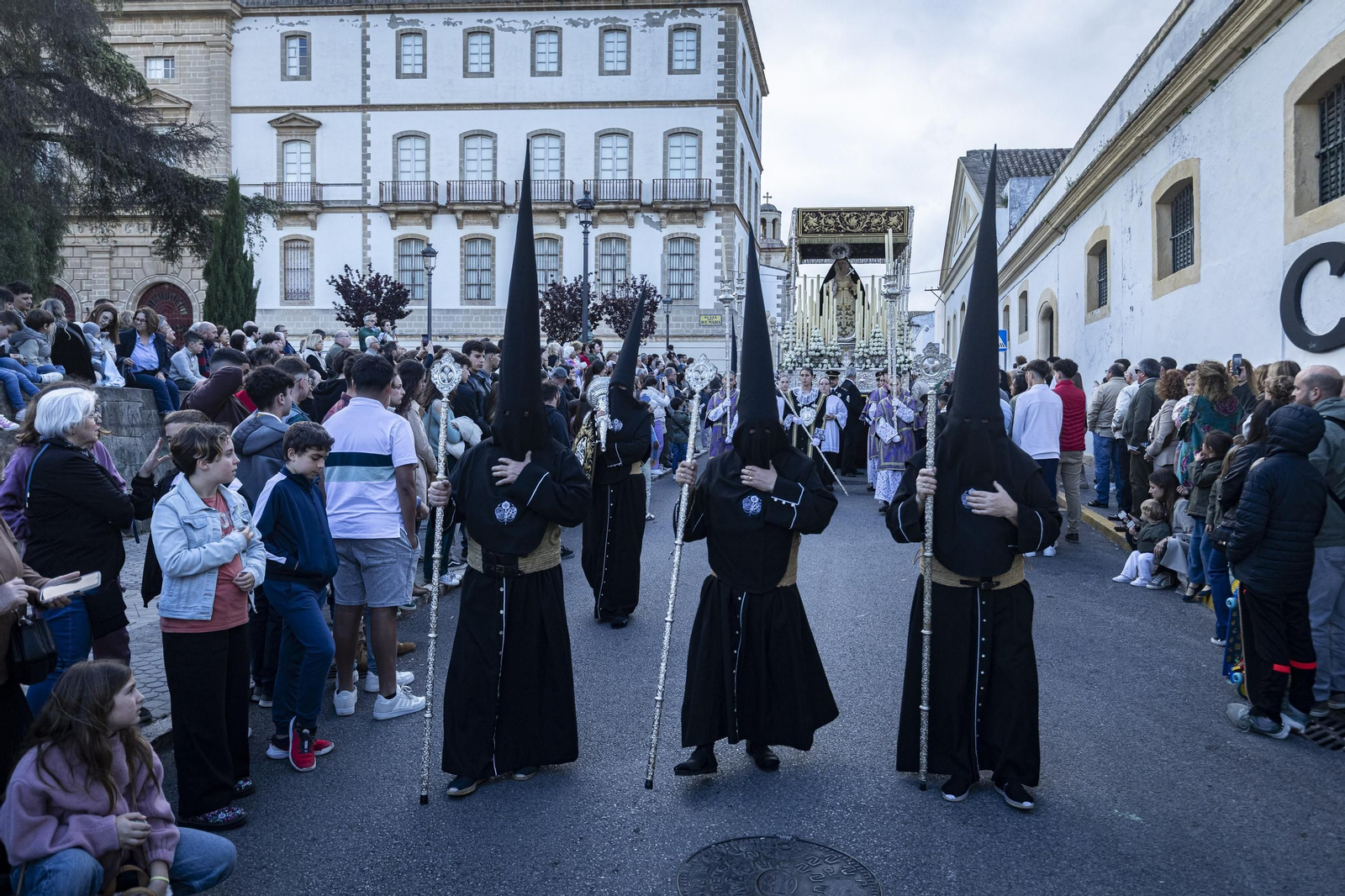 Las imágenes de Afligidos de El Puerto en el Lunes Santo de la Semana Santa 2025