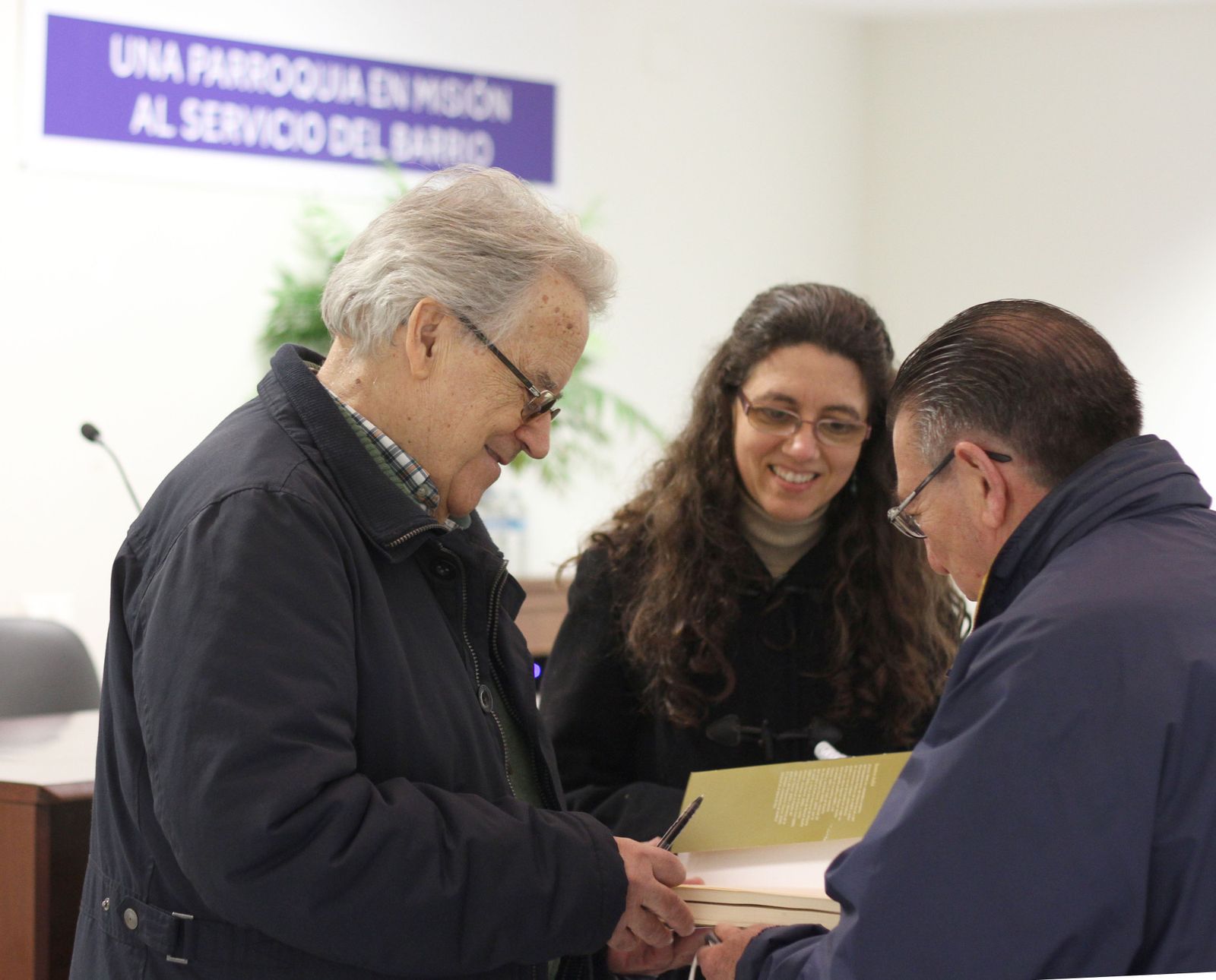 El historiador Santos Juliá, en la parroquia sevillana.