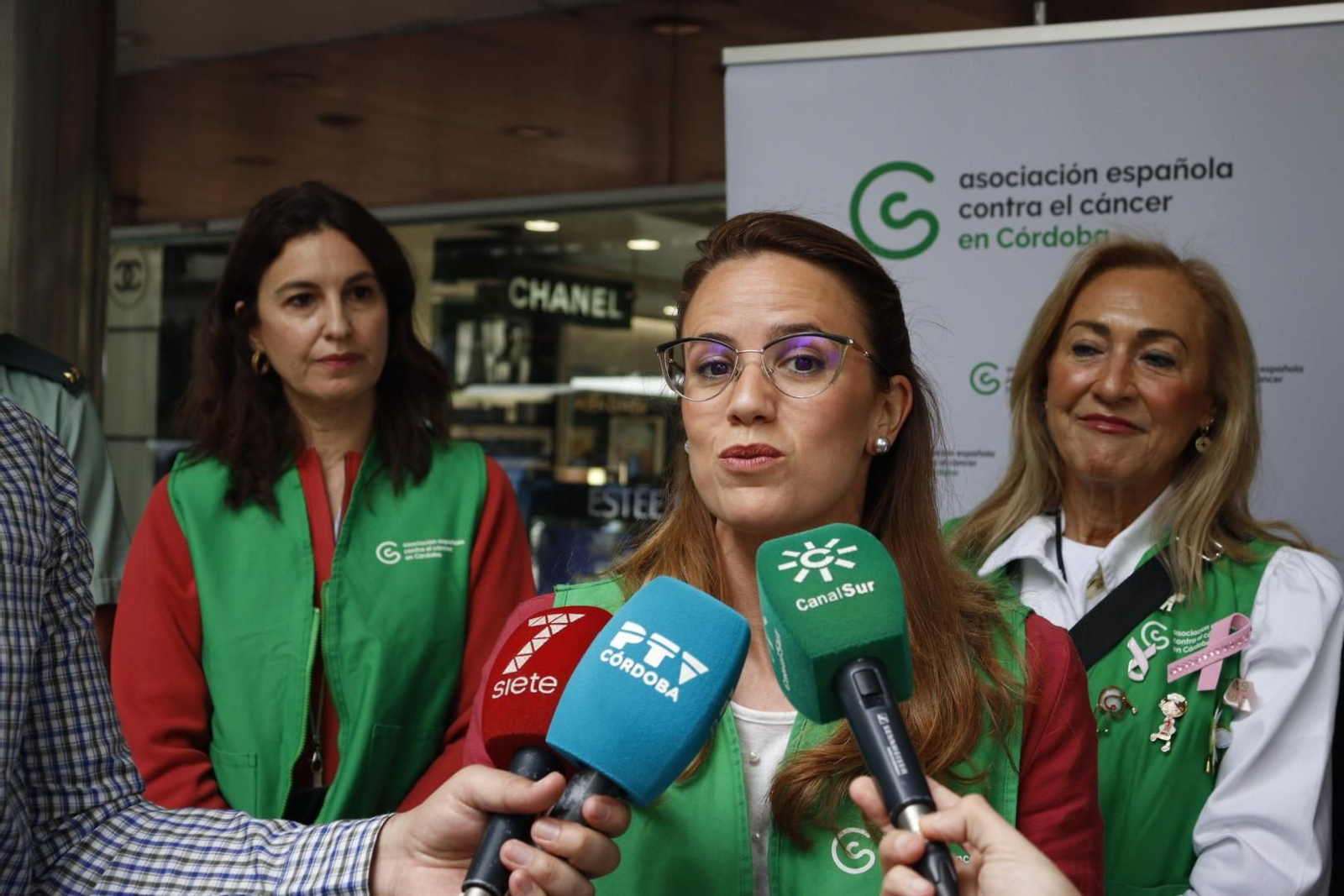La cuestación de la Asociación Española contra el Cáncer (AECC), en imágenes