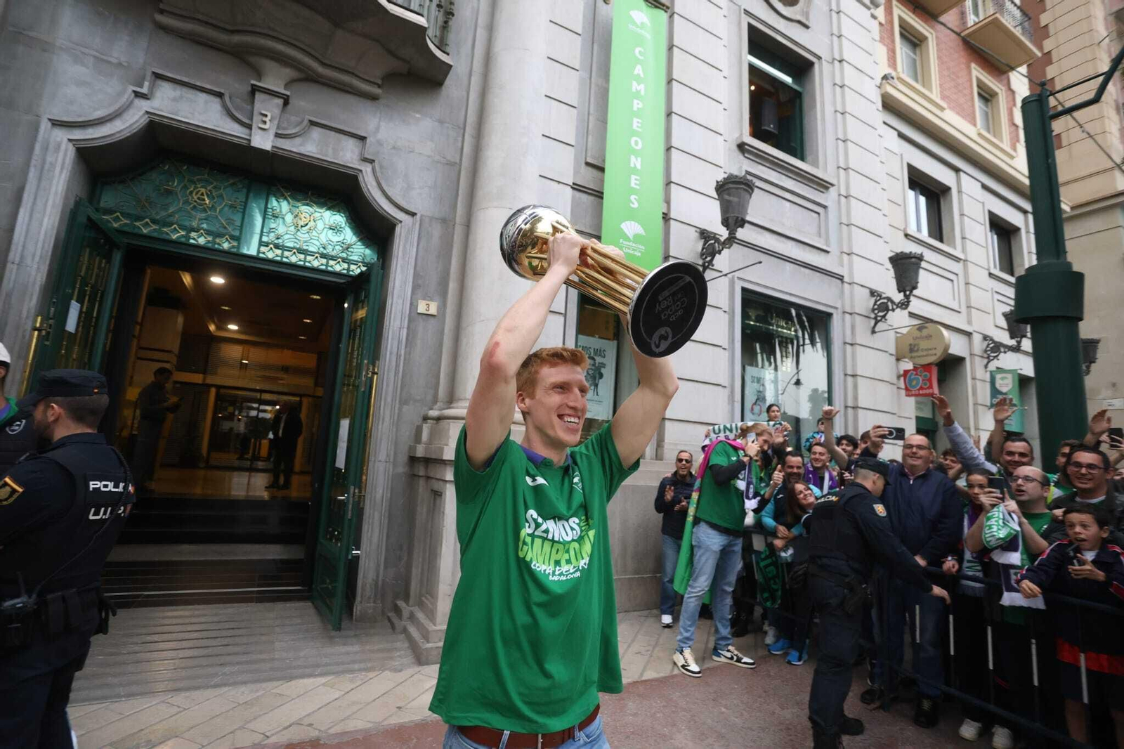 El Unicaja ofrece el título a Málaga, en fotos