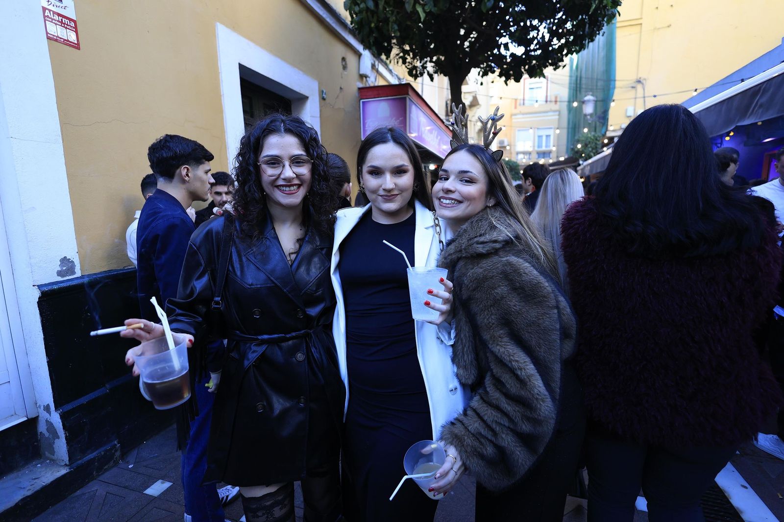 La Línea explota de gente en la tardebuena más animada, en imágenes