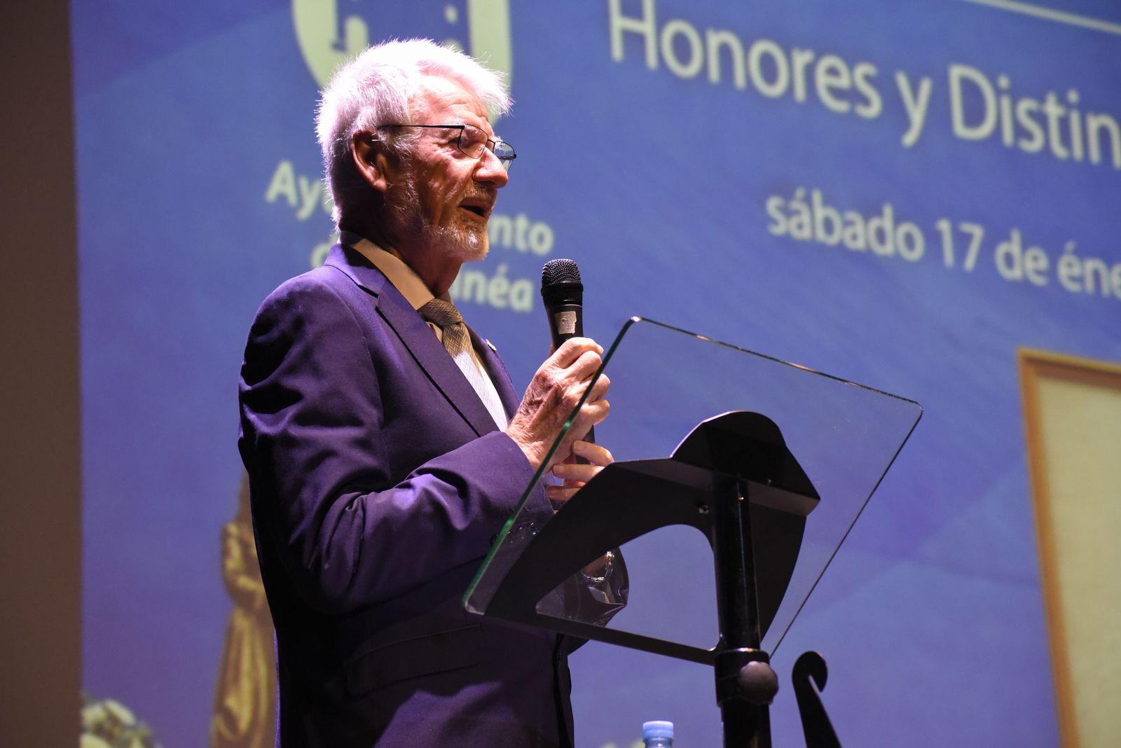 Fotos del Pleno extraordinario de entrega de honores y distinciones por el 156 aniversario de La Línea