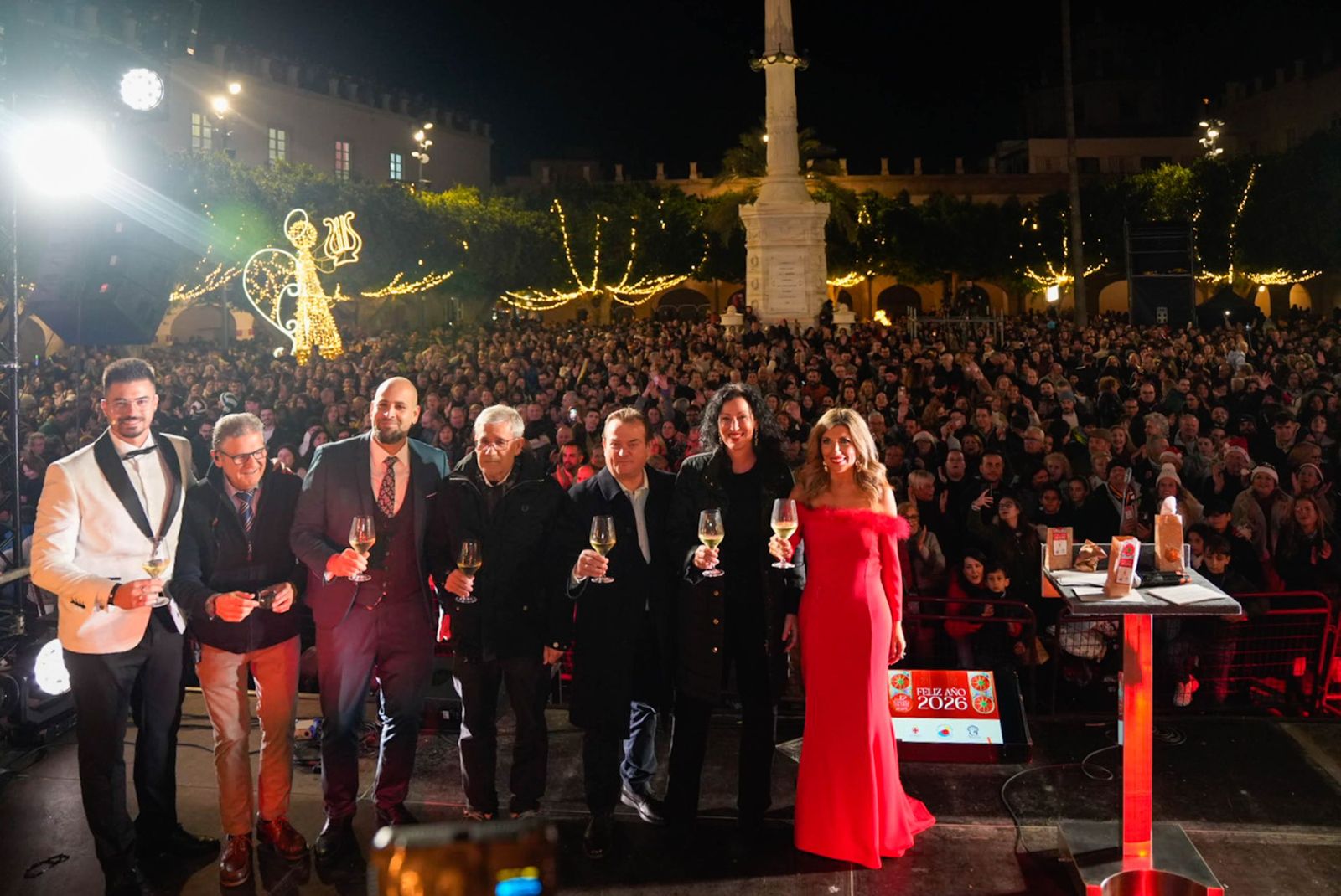 Almería despide con los 12 tomates cherry de la suerte el año 2025