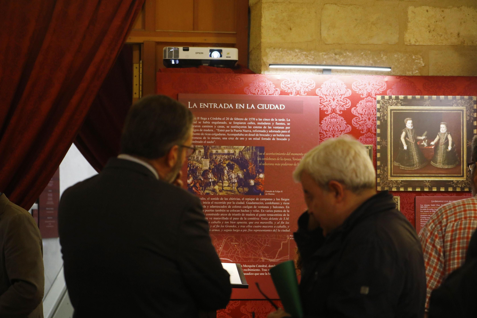 La exposición 'Córdoba, capital de un imperio. La visita de Felipe II en 1570', en imágenes