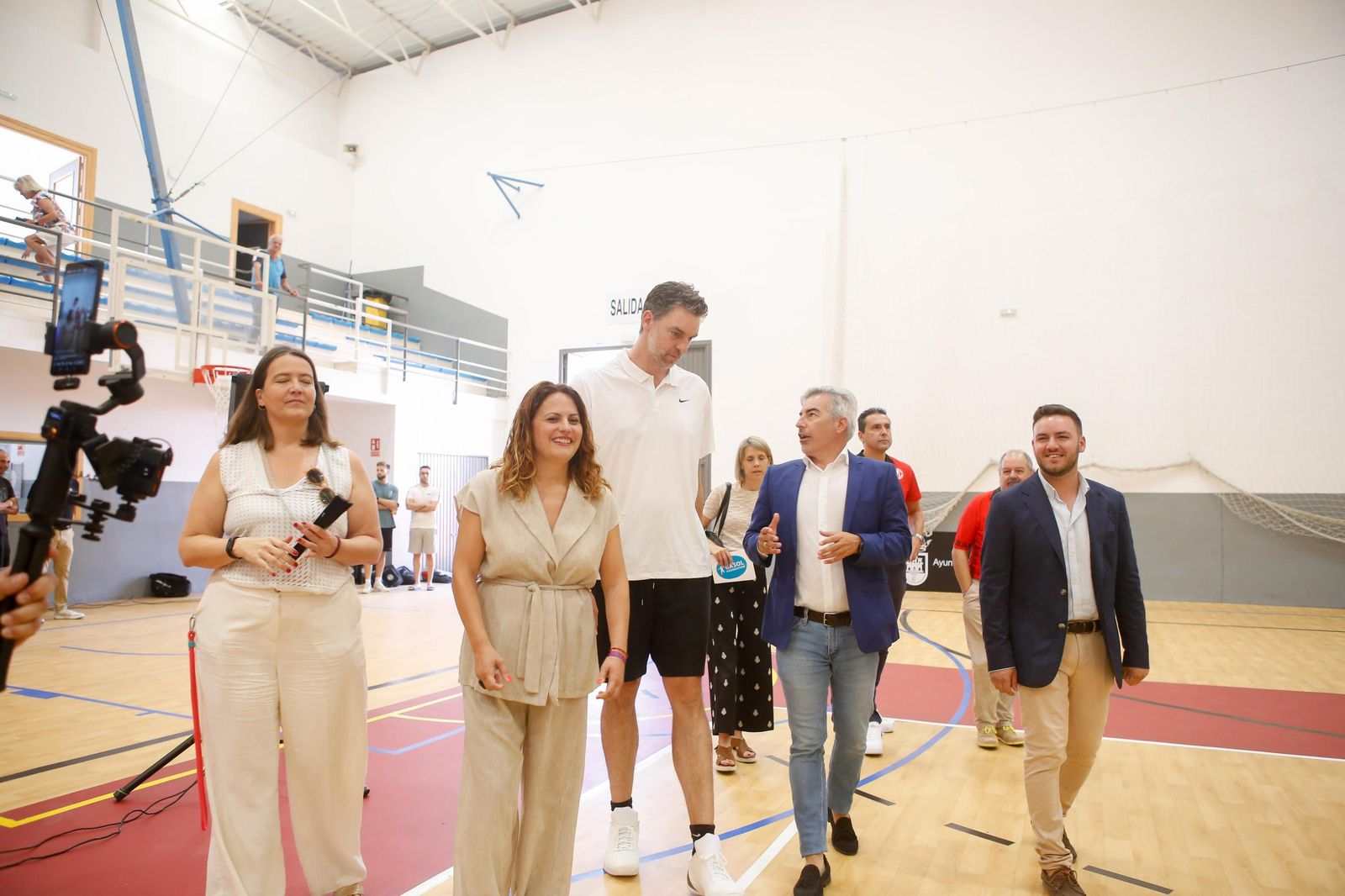 Fotos del encuentro de Pau Gasol con niños en el pabellón de San Roque