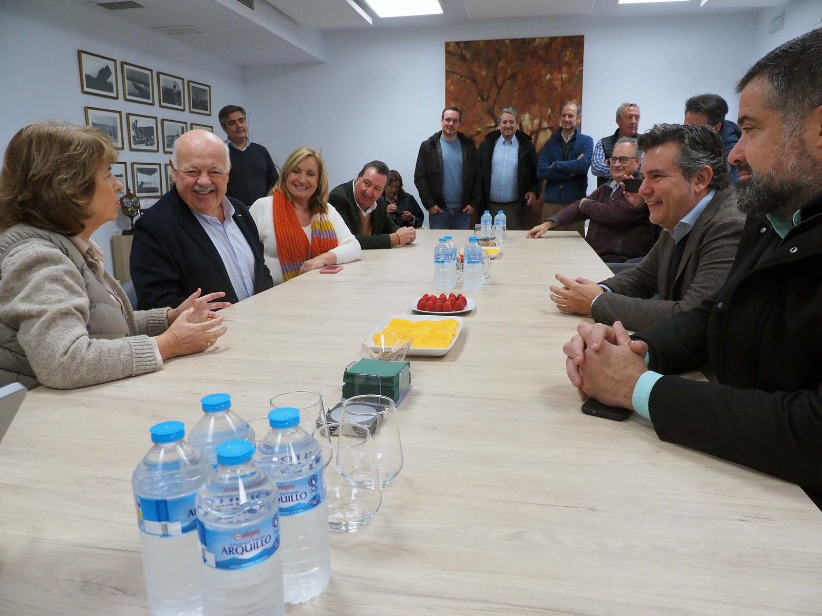 Rocío Medina relata a los asistentes la trayectoria del Grupo