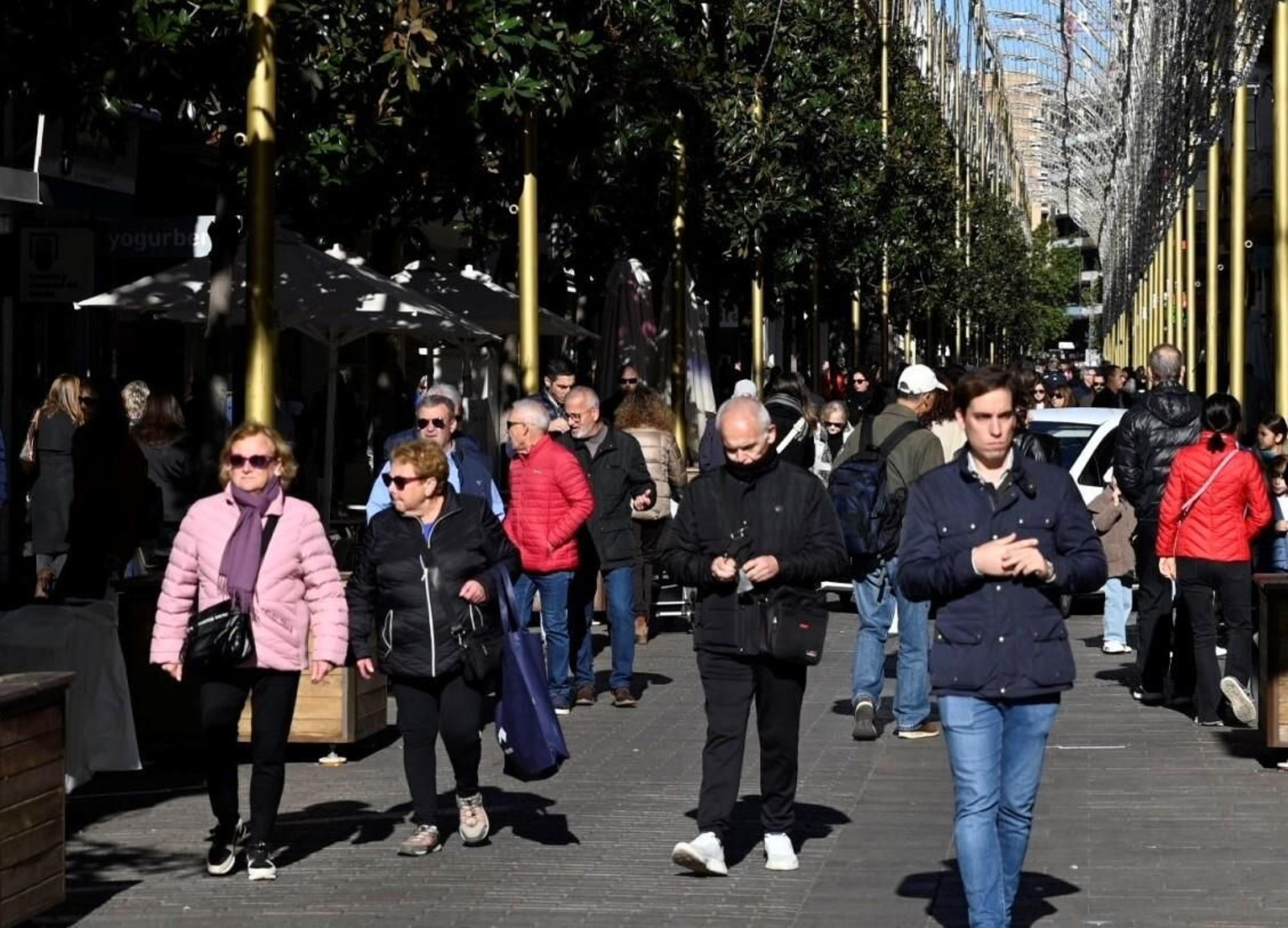 Los cordobeses ultiman las compras antes de Nochebuena, en imágenes