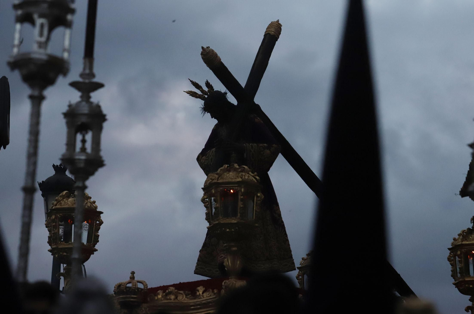 Imágenes de Pasión en su procesión por Huelva