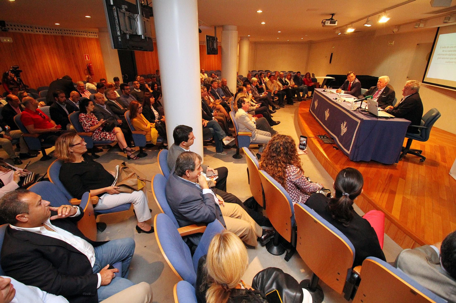 Conferencia de Manuel Galán Pérez sobre las oportunidades para Huelva en economía digital.