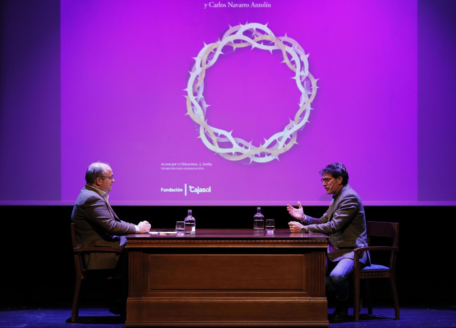 Las imágenes de la tertulia "Dialogos de Cuaresma"