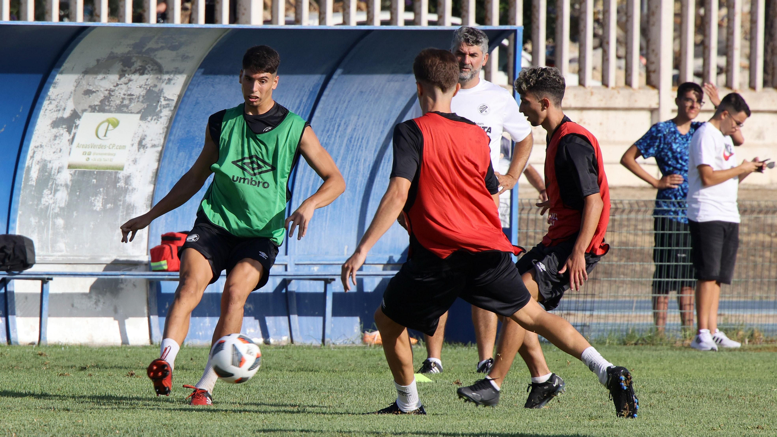 Imágenes del primer entrenamiento de pretemporada del Xerez DFC