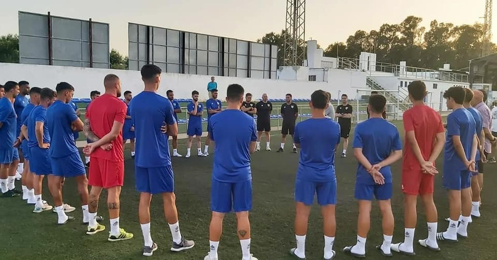 Primer entrenamiento del Conil CF en el Pérez Ureba.
