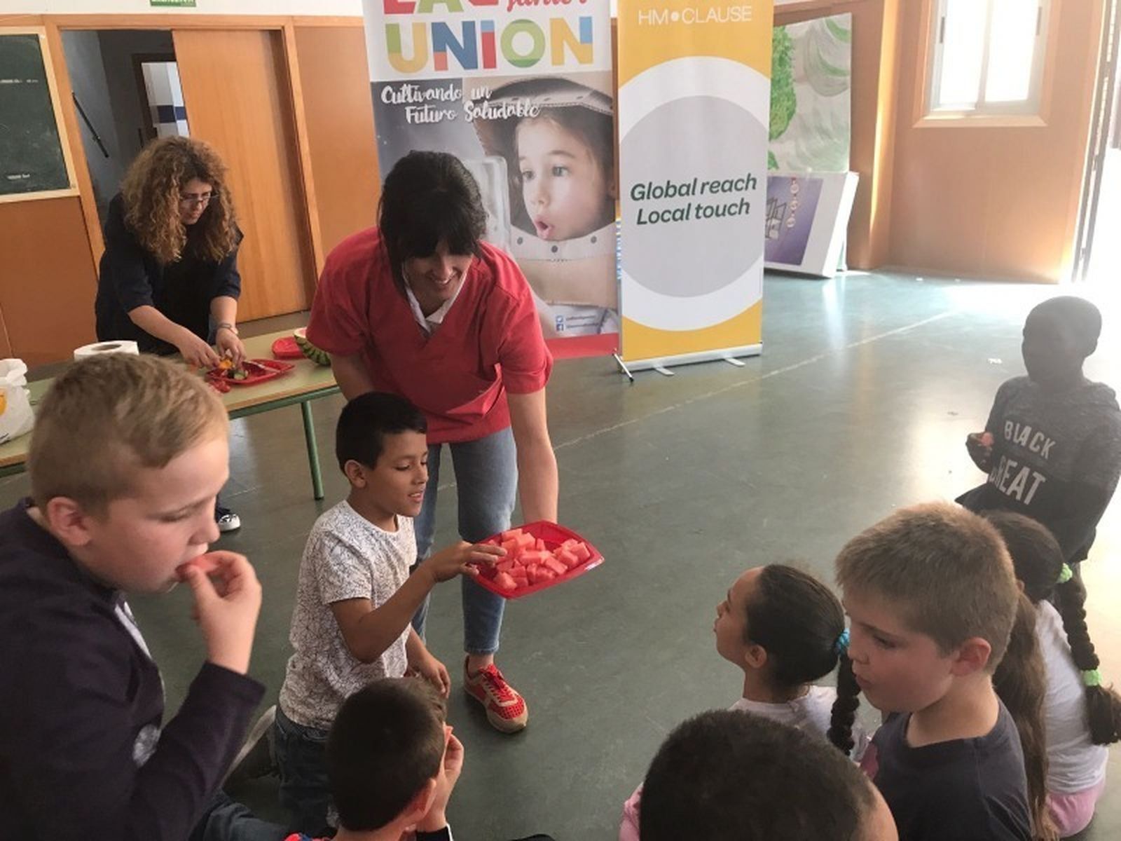 Isabel Martín durante el el taller Comer sano es divertido destinado a crear hábitos saludables entre los más pequeños.