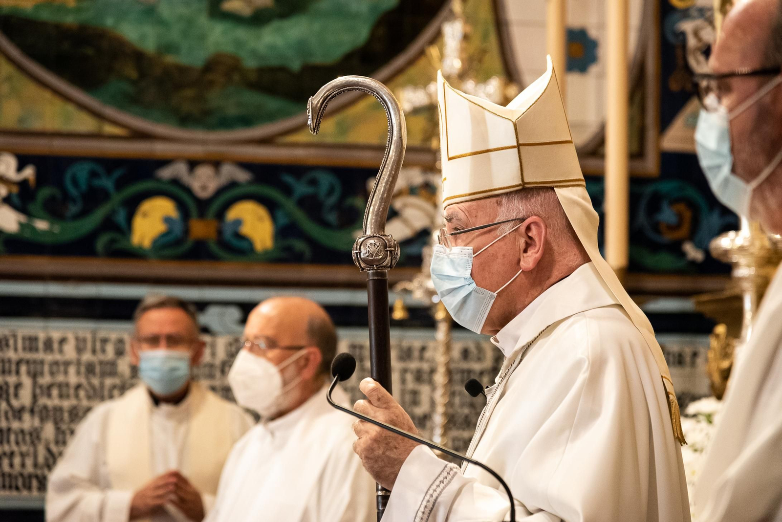 Imágenes de la misa y acto de despedida del obispo de Huelva José Vilaplana