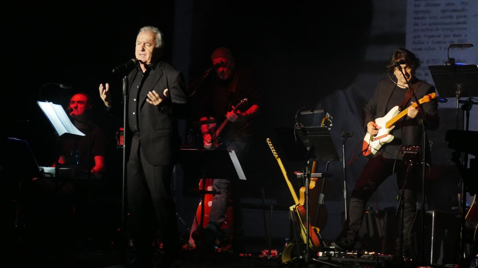 Actuación de Victor Manuel, en una imagen de archivo.