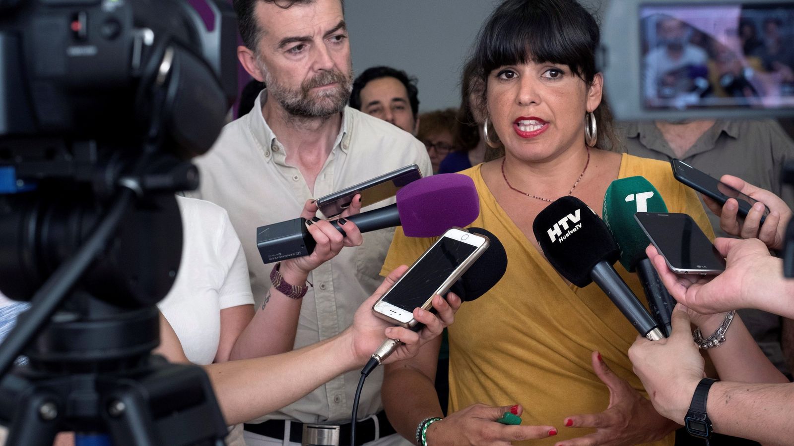 Teresa Rodríguez y Antonio Maíllo atienden a los medios en Huelva