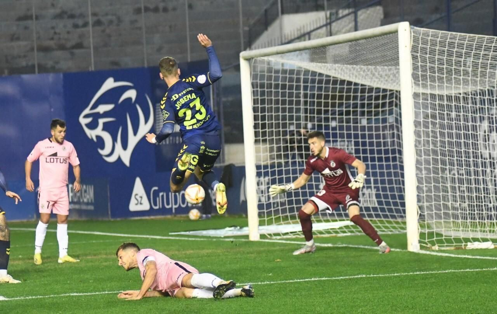 Las fotos del UCAM Murcia - Real Balompédica (1-0)