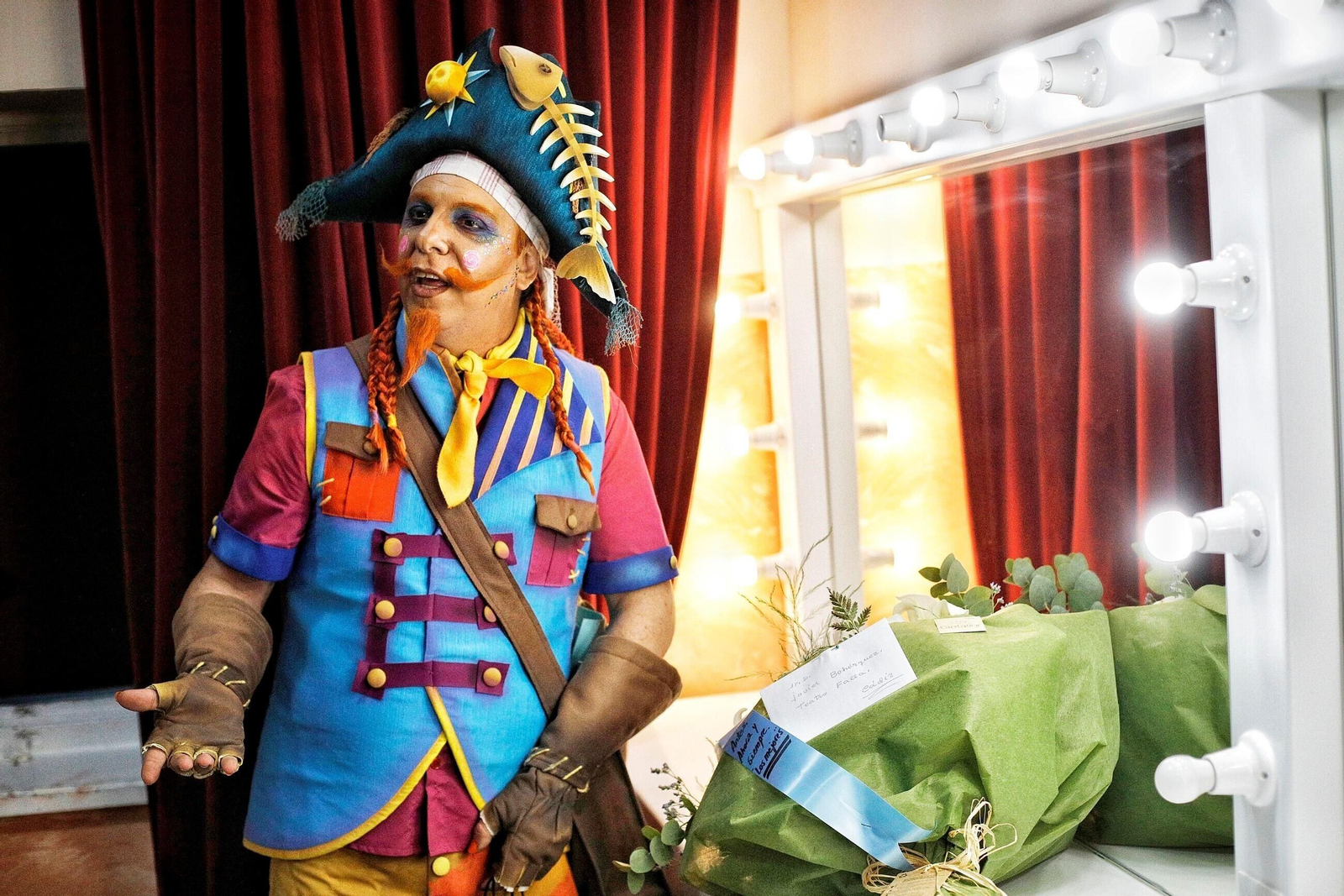 Comparsa 'Los colgaos'en camerinos