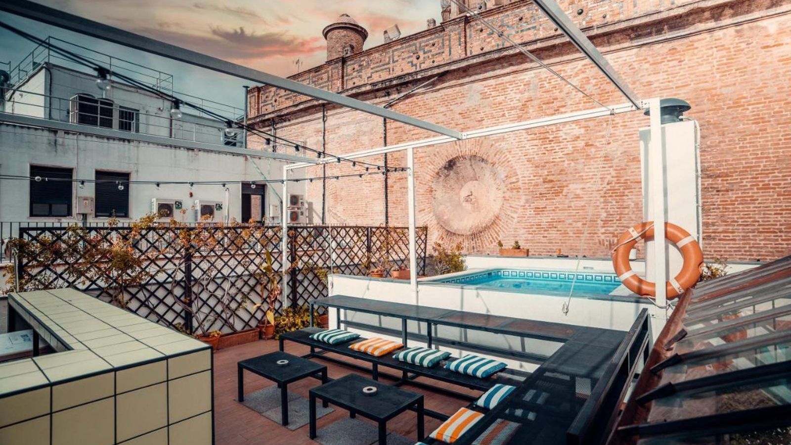 Terraza del Oasis Backpackers' Hostel Sevilla & Coworking