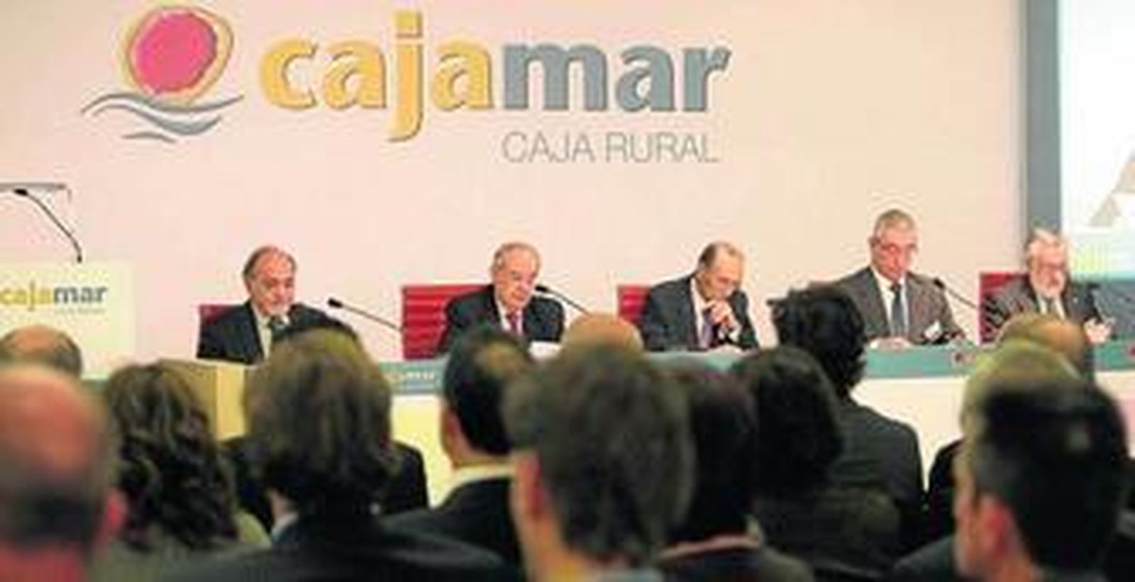 La Asamblea General Extraordinaria de Cajamar y la de Ruralcaja, el 17 de enero de 2012, aprobó la fusión.
