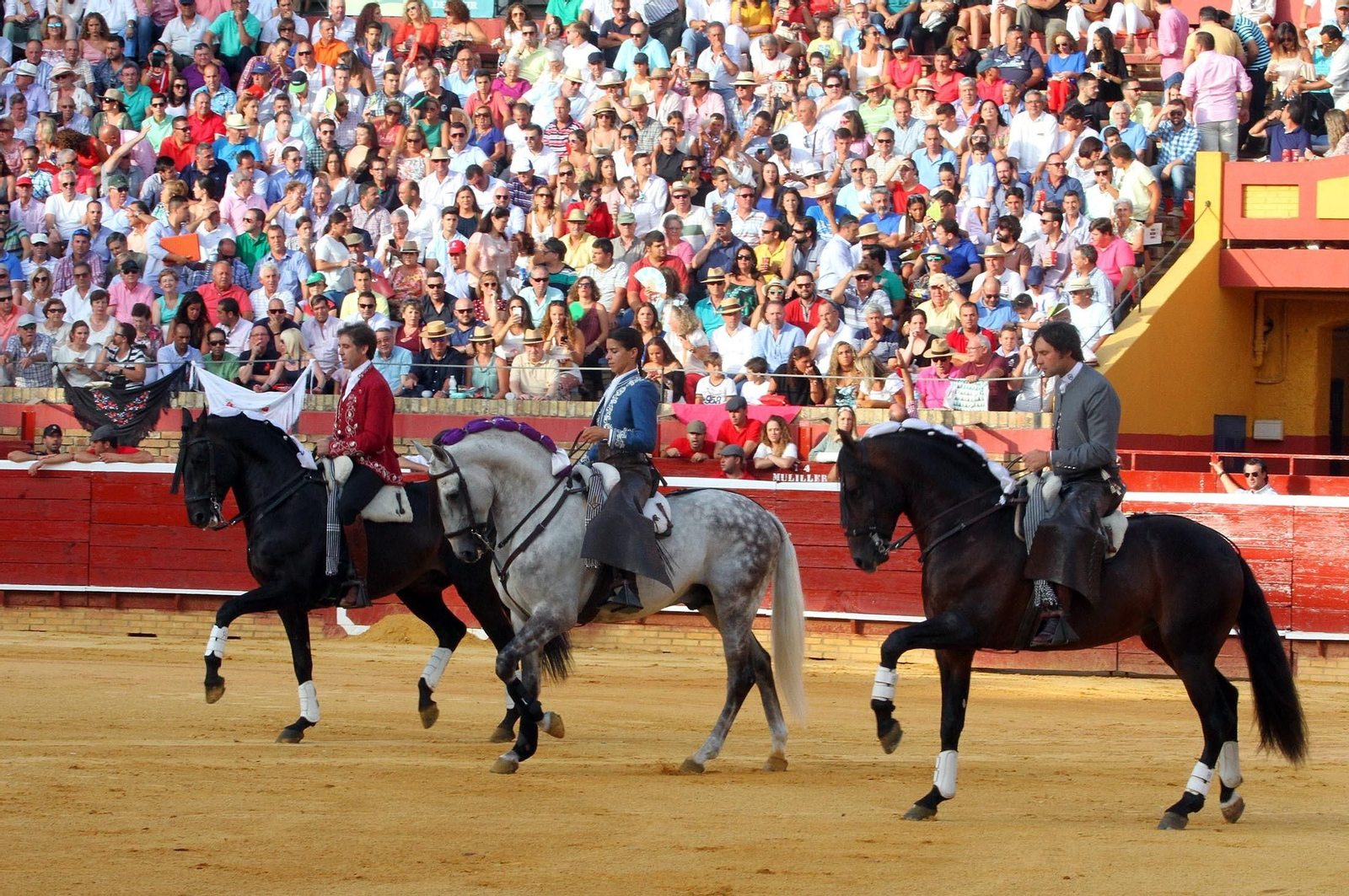 Imágenes de la corrida de rejones de Pablo Hermoso de Mendoza, Andrés Romero y Lea Vicens.
