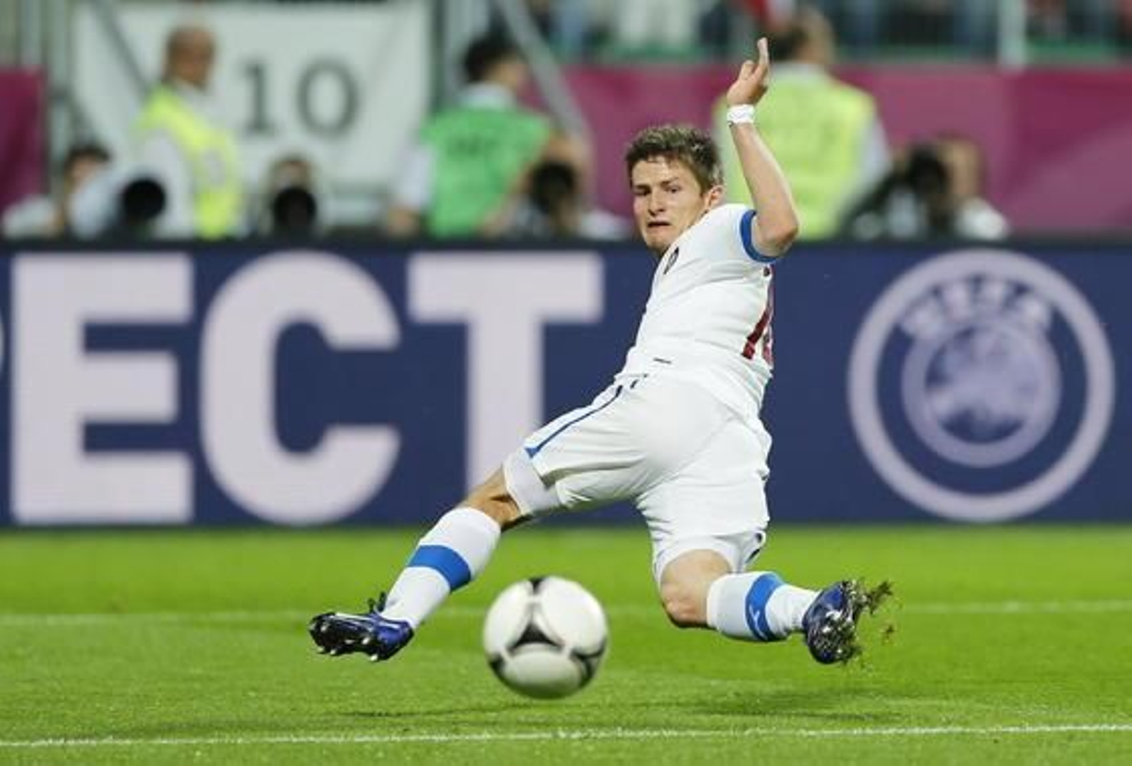 Rusia golea a la República Checa por 4-1 y se convierte en líder sólido del Grupo A.

Foto: EFE