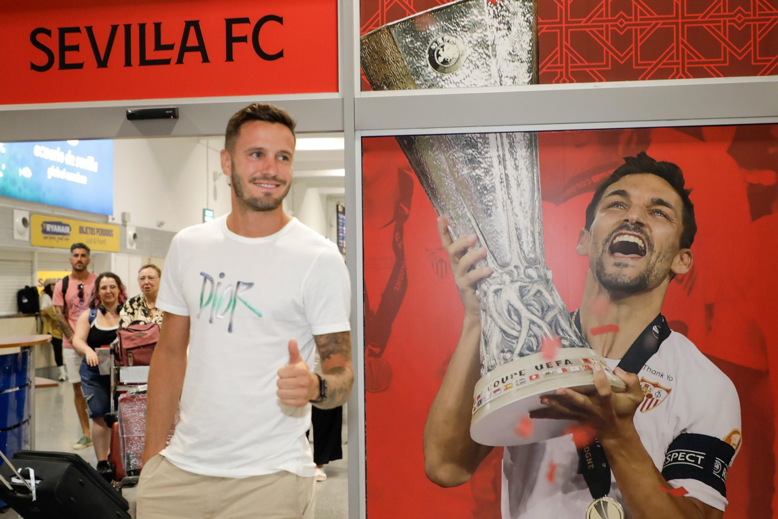 Las fotos del pobrísimo paso de Saúl Ñíguez por el Sevilla