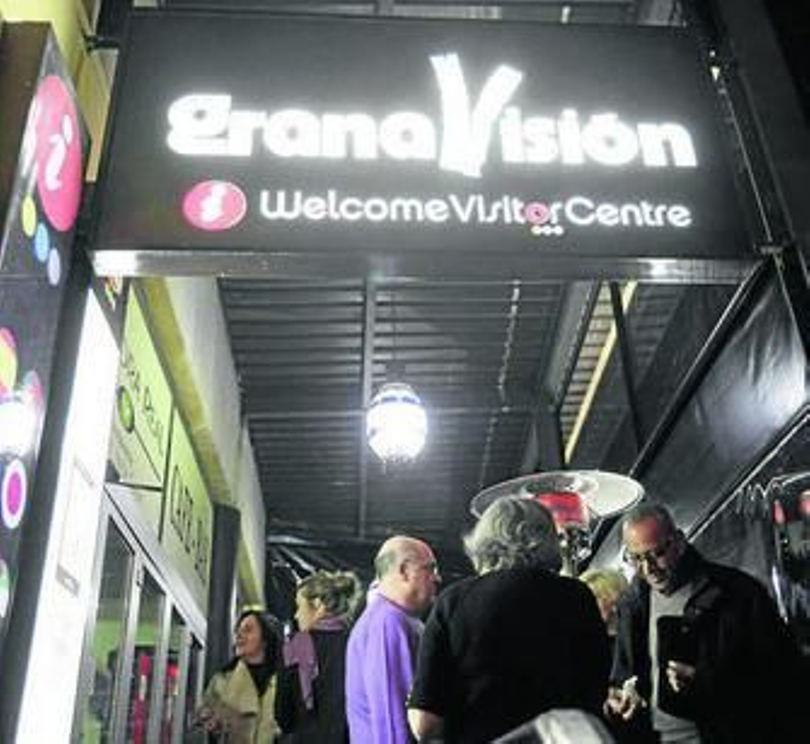 El nuevo punto de atención al cliente se abrió ayer.