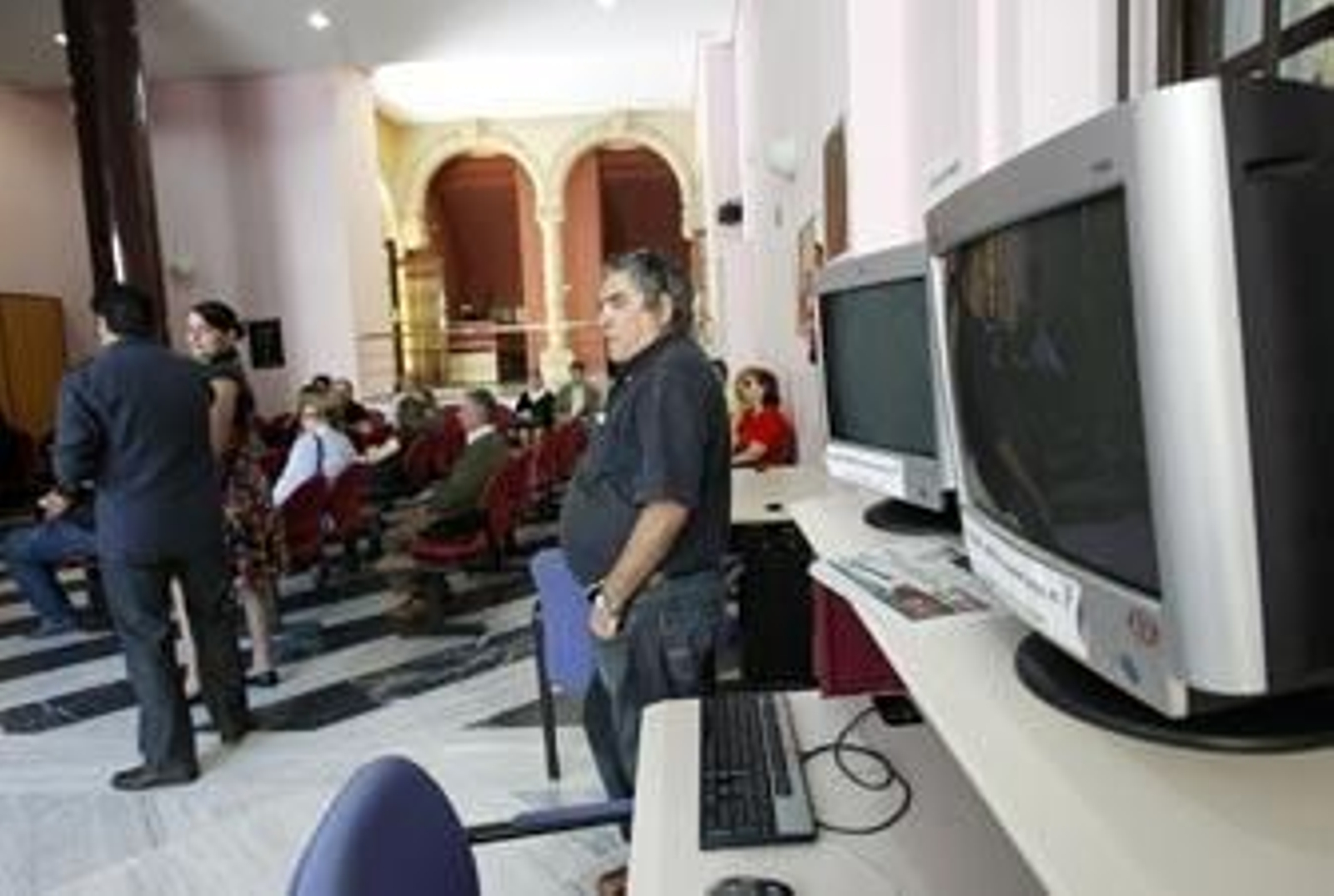 El Ayuntamiento denuncia la "continua extorsión" de Endesa