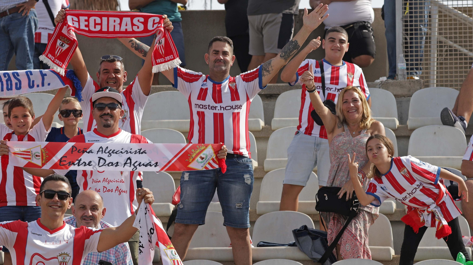 Fotos de la afición en el Nuevo Mirador