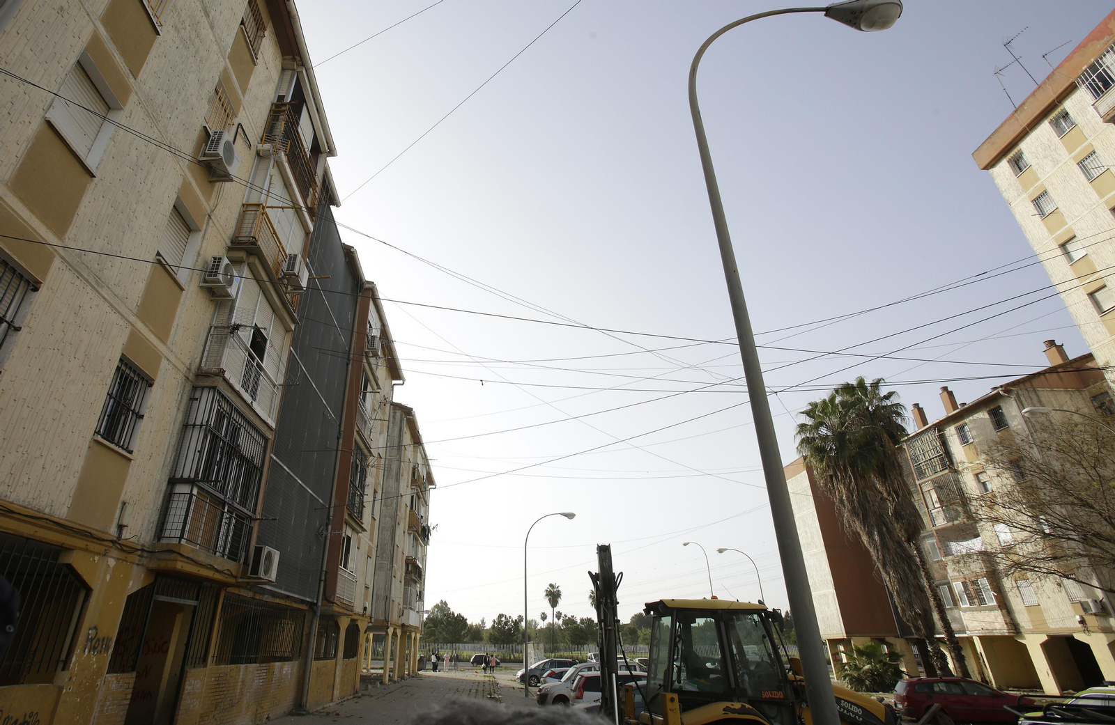 Cables de bloque a bloque en el Polígono Sur.