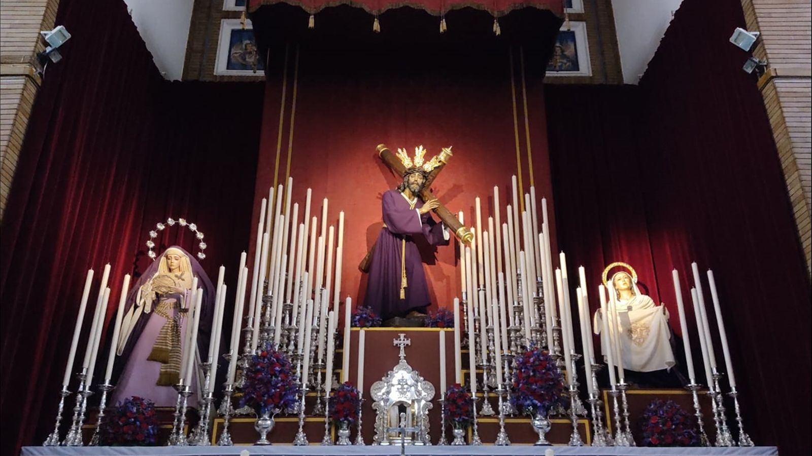 Atar de cultos en Santa Ana montado por la hermandad de la Candelaria.