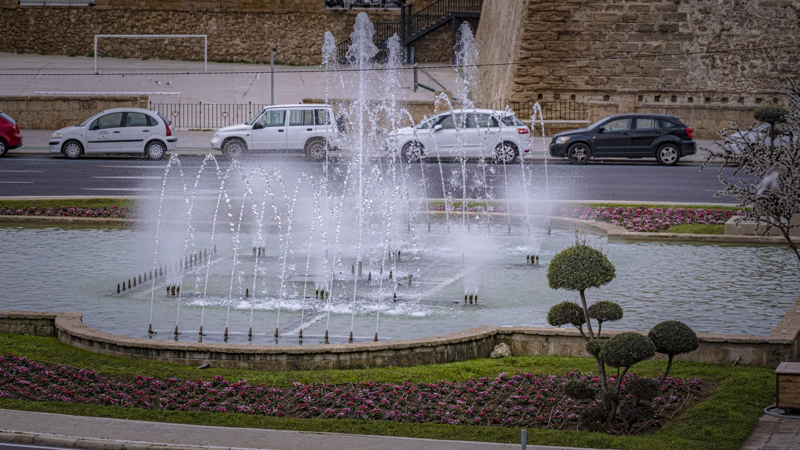 Las imágenes de la reapertura del paseo superior de las Puertas de Tierra