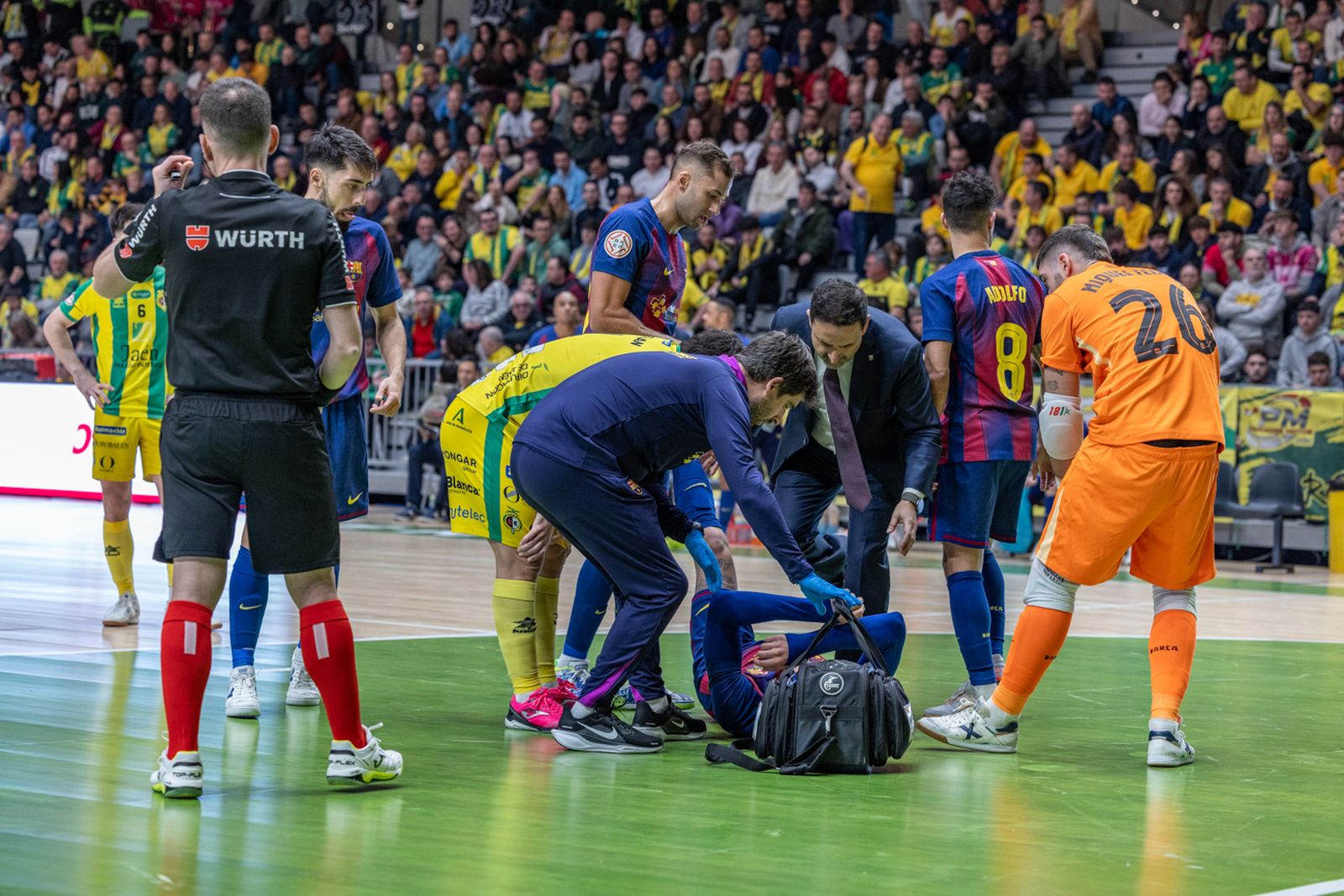 Las mejores imágenes del espectacular encuentro entre Jaén Paraíso Interior FS y Barça (3-3)