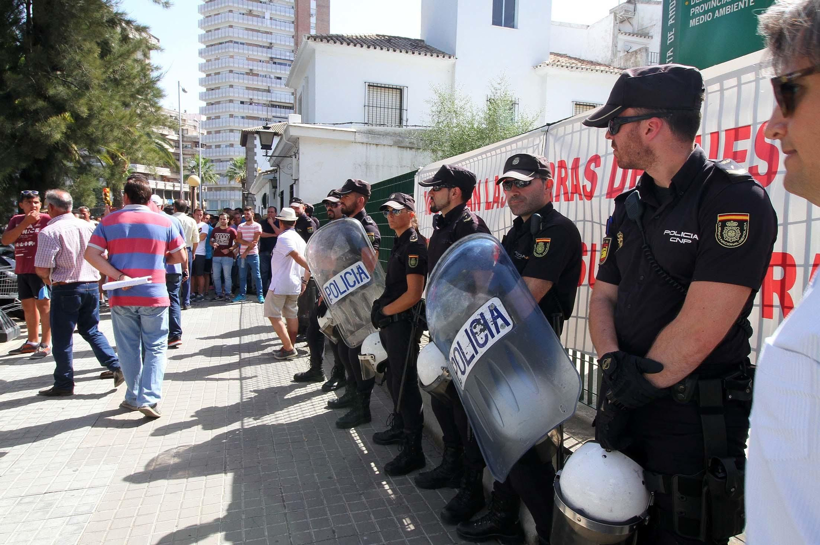 Imágenes de la manifestación para pedir agua y tierra para los regadíos del Condado.