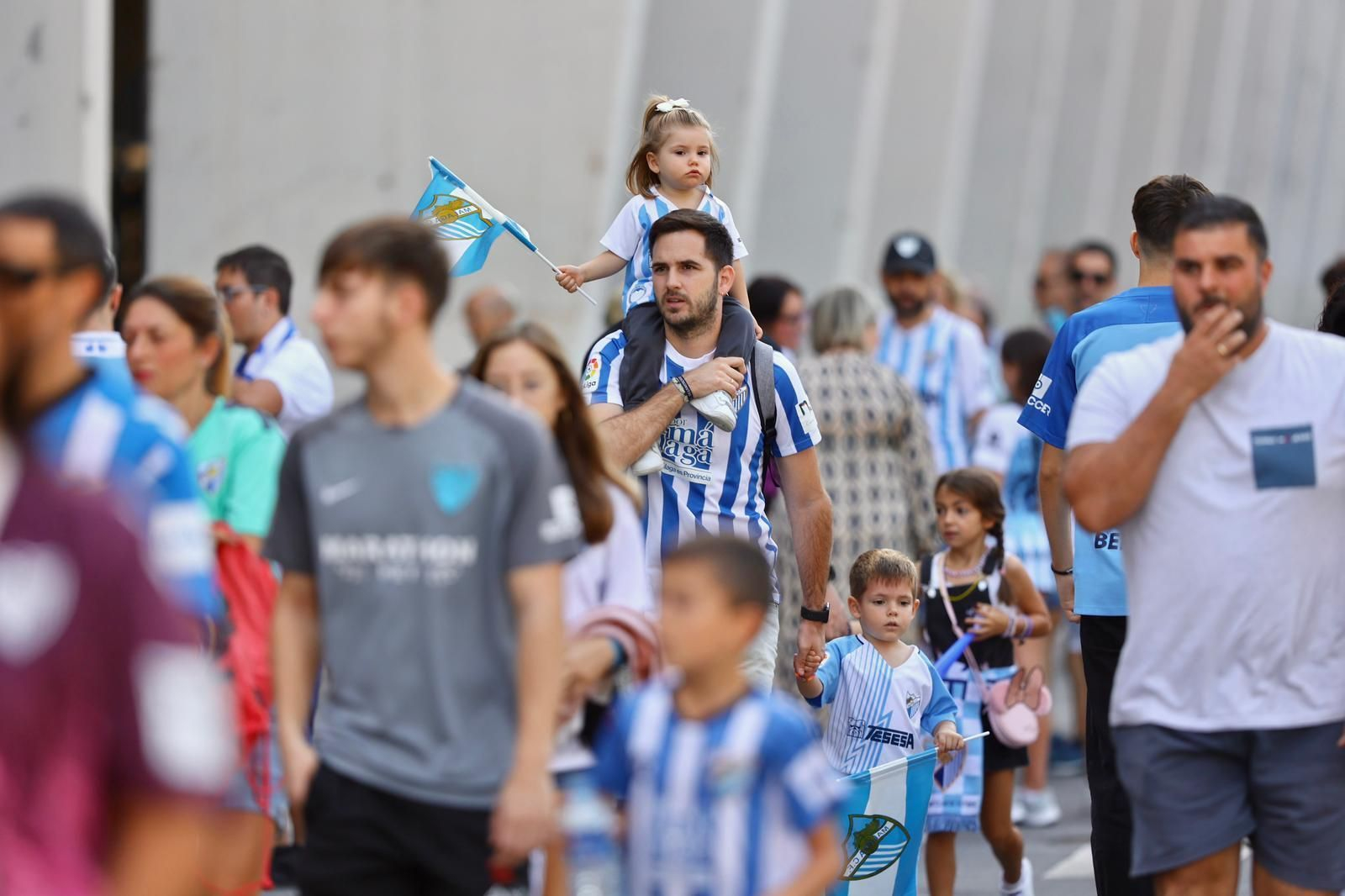 Búscate en las fotos del Málaga CF-Melilla