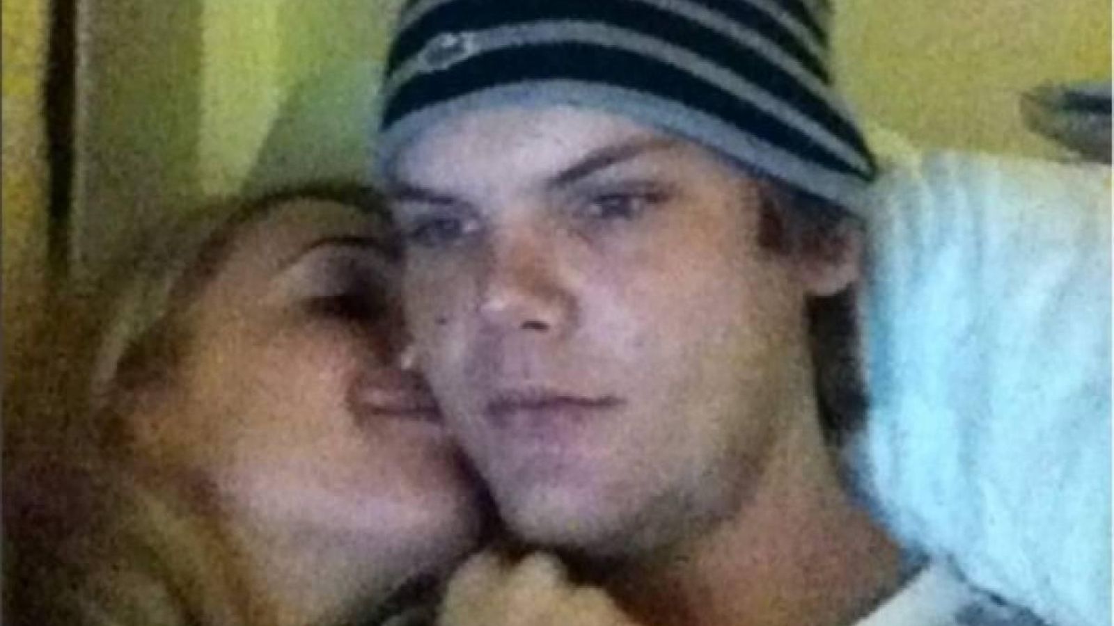 El dj Avicii y Emily Goldberg en un vídeo cuando eran pareja