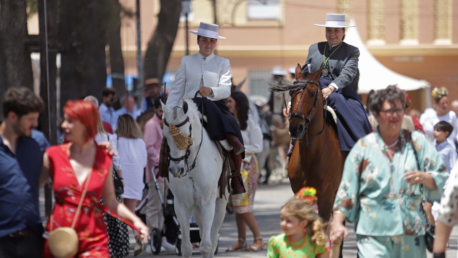 Caballos por el real de la Feria de Los Barrios