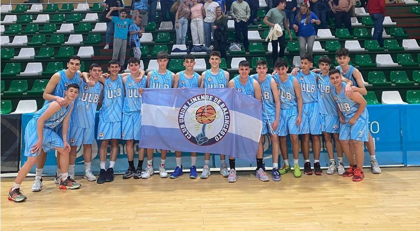 Los cadetes de la ULB celebran su primer triunfo en el Andaluz