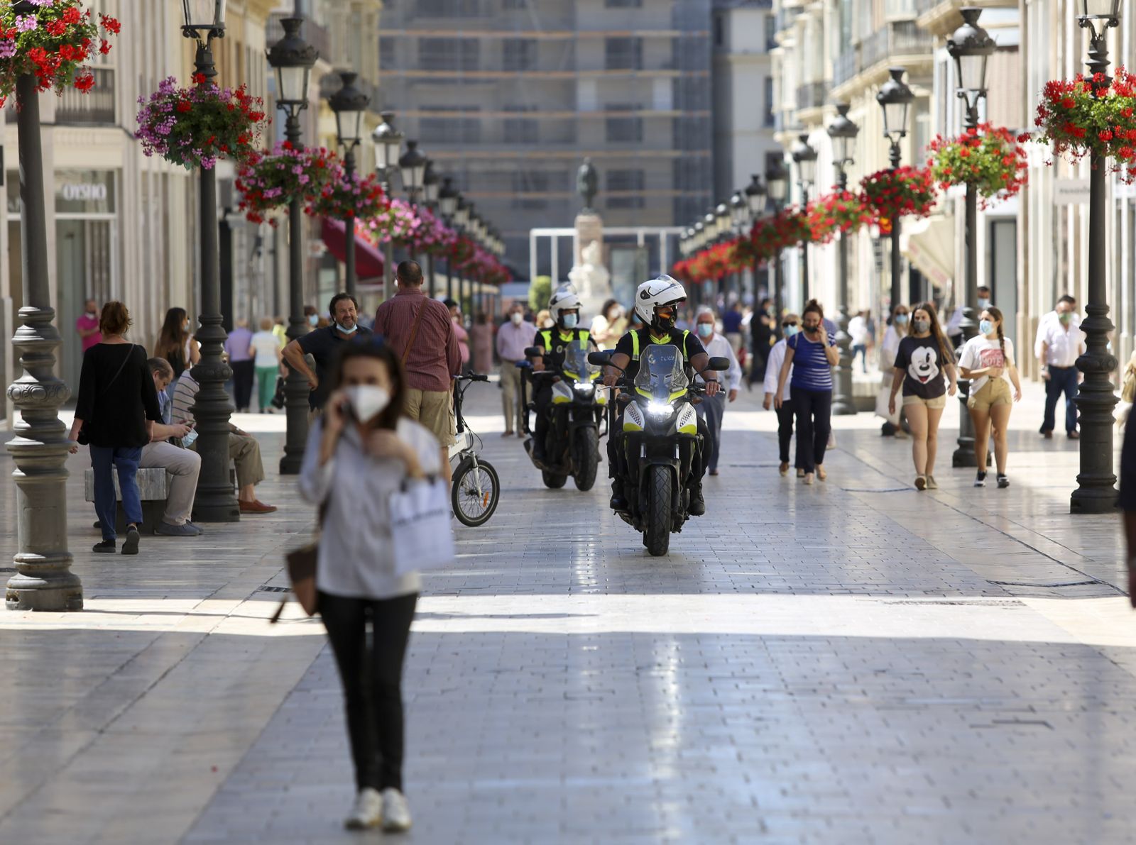 Las fotos del centro de Málaga, de vuelta a la vida con la desescalada